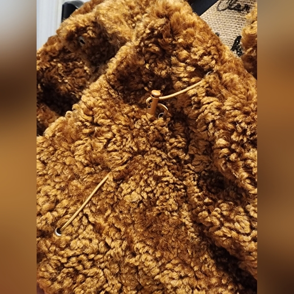 BooHoo Faux Fur Cropped jacket - Picture 9 of 16